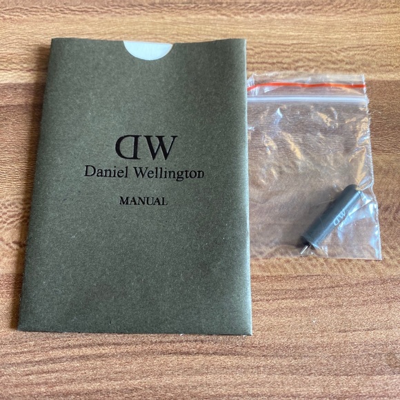 Daniel Wellington Classic Watch Leather Strap - Picture 4 of 5